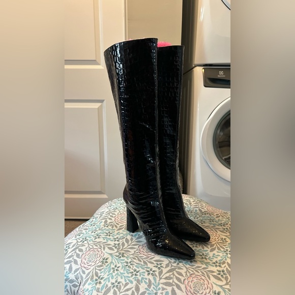 Shoes - Black Crocodile Pattern Boots